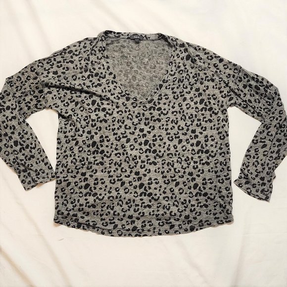 Rails | Lightweight Linen Blend Leopard Print Knit Long Sleeve Shirt - Picture 2 of 7